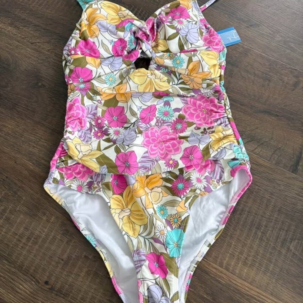 Cupshe size Small Bathing Suit. BRAND NEW